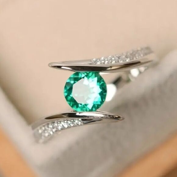 Green Emerald and Zircon Gemstone Ring Silver Plated - Picture 6 of 7